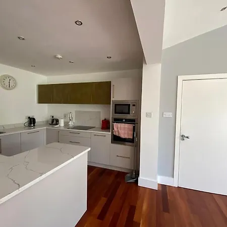 Modern 4 Bedroom In Dublin Prázdninový dům *